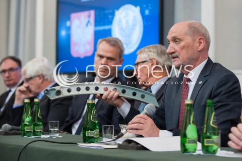  11.04.2018 WARSZAWA<br />PREZENTACJA RAPORTU TECHNICZNEGO PODKOMISJI DO PONOWNEGO ZBADANIA WYPADKU LOTNICZEGO Z DNIA 10 KWIETNIA 2010<br />N/Z ANTONI MACIEREWICZ FRANK TAYLOR GLENN JORGENSEN<br /> 