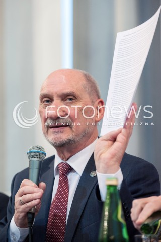  11.04.2018 WARSZAWA<br />PREZENTACJA RAPORTU TECHNICZNEGO PODKOMISJI DO PONOWNEGO ZBADANIA WYPADKU LOTNICZEGO Z DNIA 10 KWIETNIA 2010<br />N/Z ANTONI MACIEREWICZ<br /> 