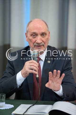  11.04.2018 WARSZAWA<br />PREZENTACJA RAPORTU TECHNICZNEGO PODKOMISJI DO PONOWNEGO ZBADANIA WYPADKU LOTNICZEGO Z DNIA 10 KWIETNIA 2010<br />N/Z ANTONI MACIEREWICZ<br /> 
