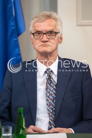  11.04.2018 WARSZAWA<br />PREZENTACJA RAPORTU TECHNICZNEGO PODKOMISJI DO PONOWNEGO ZBADANIA WYPADKU LOTNICZEGO Z DNIA 10 KWIETNIA 2010<br />N/Z KAZIMIERZ NOWACZYK<br /> 