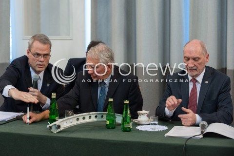 11.04.2018 WARSZAWA<br />PREZENTACJA RAPORTU TECHNICZNEGO PODKOMISJI DO PONOWNEGO ZBADANIA WYPADKU LOTNICZEGO Z DNIA 10 KWIETNIA 2010<br />N/Z ANTONI MACIEREWICZ FRANK TAYLOR GLENN JORGENSEN<br /> 