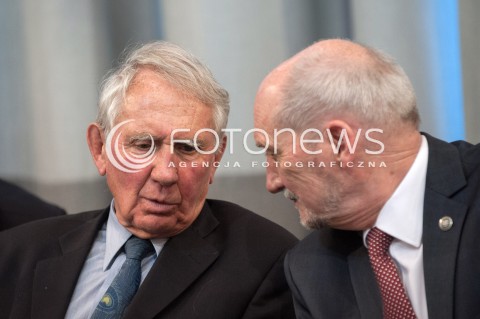  11.04.2018 WARSZAWA<br />PREZENTACJA RAPORTU TECHNICZNEGO PODKOMISJI DO PONOWNEGO ZBADANIA WYPADKU LOTNICZEGO Z DNIA 10 KWIETNIA 2010<br />N/Z ANTONI MACIEREWICZ FRANK TAYLOR<br /> 