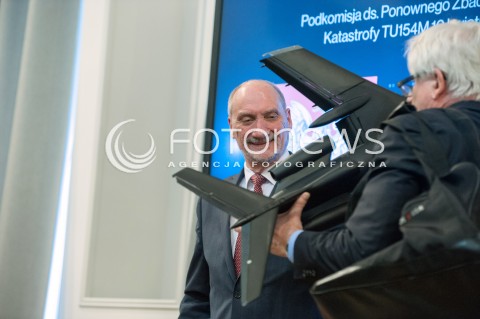  11.04.2018 WARSZAWA<br />PREZENTACJA RAPORTU TECHNICZNEGO PODKOMISJI DO PONOWNEGO ZBADANIA WYPADKU LOTNICZEGO Z DNIA 10 KWIETNIA 2010<br />N/Z ANTONI MACIEREWICZ<br /> 