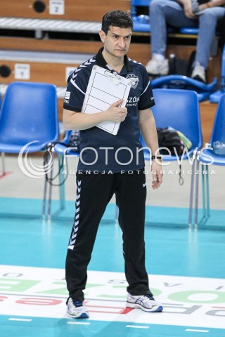  11.04.2018 RZESZOW <br />SIATKOWKA LIGA SIATKOWKI KOBIET LSK 2017/2018 WOMEN VOLLEYBALL POLAND POLISH LEAGUE <br />MECZ DEVELOPRES SKYRES RZESZOW - ENEA PTPS PILA <br />N/Z LORENZO MICELLI - I TRENER ( HEAD COACH ) SYLWETKA <br /> 