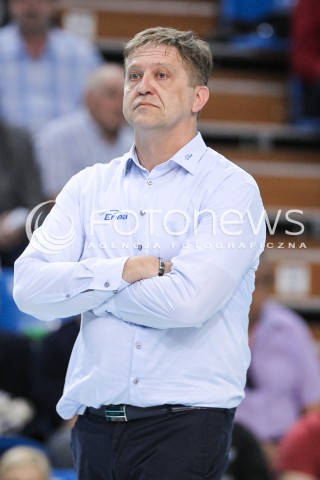  11.04.2018 RZESZOW <br />SIATKOWKA LIGA SIATKOWKI KOBIET LSK 2017/2018 WOMEN VOLLEYBALL POLAND POLISH LEAGUE <br />MECZ DEVELOPRES SKYRES RZESZOW - ENEA PTPS PILA <br />N/Z JACEK PASINSKI - I TRENER ( HEAD COACH ) SYLWETKA <br /> 