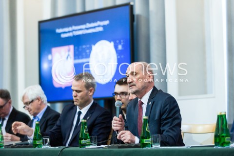  11.04.2018 WARSZAWA<br />PREZENTACJA RAPORTU TECHNICZNEGO PODKOMISJI DO PONOWNEGO ZBADANIA WYPADKU LOTNICZEGO Z DNIA 10 KWIETNIA 2010<br />N/Z ANTONI MACIEREWICZ<br /> 