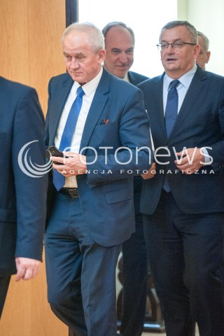  12.04.2018 WARSZAWA<br />POSIEDZENIE KOMITETU STERUJACEGO KRAJOWEGO PROGRAMU OCHRONY POWIETRZA<br />N/Z KRZYSZTOF TCHORZEWSKI ANDRZEJ ADAMCZYK<br /> 