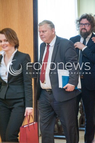  12.04.2018 WARSZAWA<br />POSIEDZENIE KOMITETU STERUJACEGO KRAJOWEGO PROGRAMU OCHRONY POWIETRZA<br />N/Z MAREK SUSKI PIOTR WOZNY JADWIGA EMILEWICZ<br /> 