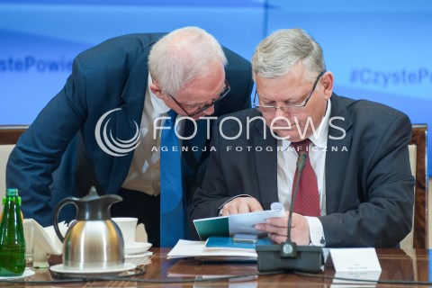  12.04.2018 WARSZAWA<br />POSIEDZENIE KOMITETU STERUJACEGO KRAJOWEGO PROGRAMU OCHRONY POWIETRZA<br />N/Z MAREK SUSKI KRZYSZTOF TCHORZEWSKI<br /> 