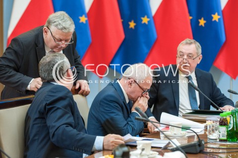  12.04.2018 WARSZAWA<br />POSIEDZENIE KOMITETU STERUJACEGO KRAJOWEGO PROGRAMU OCHRONY POWIETRZA<br />N/Z MAREK SUSKI KRZYSZTOF TCHORZEWSKI ANDRZEJ ADAMCZYK HENRYK KOWALCZYK<br /> 