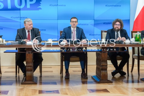  12.04.2018 WARSZAWA<br />POSIEDZENIE KOMITETU STERUJACEGO KRAJOWEGO PROGRAMU OCHRONY POWIETRZA<br />N/Z MATEUSZ MORAWIECKI MAREK SUSKI PIOTR WOZNY<br /> 