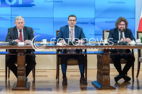  12.04.2018 WARSZAWA<br />POSIEDZENIE KOMITETU STERUJACEGO KRAJOWEGO PROGRAMU OCHRONY POWIETRZA<br />N/Z MATEUSZ MORAWIECKI MAREK SUSKI PIOTR WOZNY<br /> 