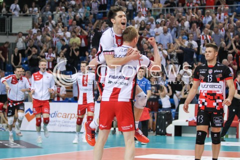  15.04.2018 RZESZOW<br />SIATKOWKA PLUSLIGA 2017/2018 MEN VOLLEYBALL POLAND POLISH PLUS LIGA LEAGUE SEASON 2017/2018 <br />MECZ ASSECO RESOVIA RZESZOW - STOCZNIA SZCZECIN <br />N/Z ALEKSANDER SLIWKA MATEUSZ MASLOWSKI JAKUB JAROSZ RADOSC EMOCJE AWANS WYGRANA ZWYCIESTWO <br /> 