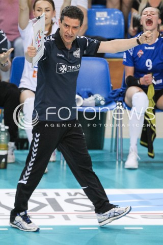  16.04.2018 RZESZOW <br />SIATKOWKA LIGA SIATKOWKI KOBIET LSK 2017/2018 WOMEN VOLLEYBALL POLAND POLISH LEAGUE <br />FAZA PLAYOFF - POLFINAL - 1. MECZ<br />MECZ DEVELOPRES SKYRES RZESZOW - LKS COMMERCECON LODZ <br />N/Z LORENZO MICELLI - I TRENER ( HEAD COACH ) RADOSC EMOCJE SYLWETKA <br /> 