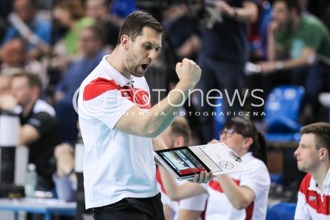  16.04.2018 RZESZOW <br />SIATKOWKA LIGA SIATKOWKI KOBIET LSK 2017/2018 WOMEN VOLLEYBALL POLAND POLISH LEAGUE <br />FAZA PLAYOFF - POLFINAL - 1. MECZ<br />MECZ DEVELOPRES SKYRES RZESZOW - LKS COMMERCECON LODZ <br />N/Z MICHAL MASEK - I TRENER ( HEAD COACH ) SYLWETKA RADOSC EMOCJE  <br /> 