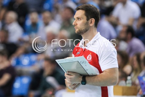  16.04.2018 RZESZOW <br />SIATKOWKA LIGA SIATKOWKI KOBIET LSK 2017/2018 WOMEN VOLLEYBALL POLAND POLISH LEAGUE <br />FAZA PLAYOFF - POLFINAL - 1. MECZ<br />MECZ DEVELOPRES SKYRES RZESZOW - LKS COMMERCECON LODZ <br />N/Z MICHAL MASEK - I TRENER ( HEAD COACH ) SYLWETKA <br /> 