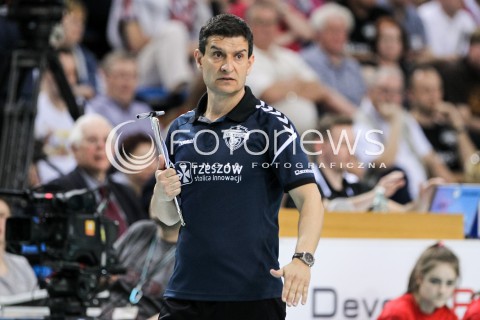  16.04.2018 RZESZOW <br />SIATKOWKA LIGA SIATKOWKI KOBIET LSK 2017/2018 WOMEN VOLLEYBALL POLAND POLISH LEAGUE <br />FAZA PLAYOFF - POLFINAL - 1. MECZ<br />MECZ DEVELOPRES SKYRES RZESZOW - LKS COMMERCECON LODZ <br />N/Z LORENZO MICELLI - I TRENER ( HEAD COACH ) SYLWETKA <br /> 