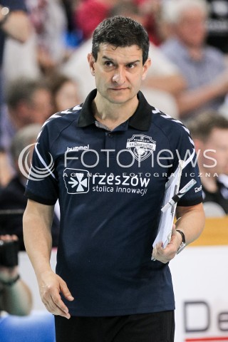  16.04.2018 RZESZOW <br />SIATKOWKA LIGA SIATKOWKI KOBIET LSK 2017/2018 WOMEN VOLLEYBALL POLAND POLISH LEAGUE <br />FAZA PLAYOFF - POLFINAL - 1. MECZ<br />MECZ DEVELOPRES SKYRES RZESZOW - LKS COMMERCECON LODZ <br />N/Z LORENZO MICELLI - I TRENER ( HEAD COACH ) SYLWETKA <br /> 