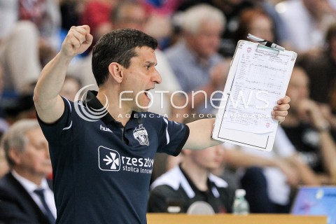  16.04.2018 RZESZOW <br />SIATKOWKA LIGA SIATKOWKI KOBIET LSK 2017/2018 WOMEN VOLLEYBALL POLAND POLISH LEAGUE <br />FAZA PLAYOFF - POLFINAL - 1. MECZ<br />MECZ DEVELOPRES SKYRES RZESZOW - LKS COMMERCECON LODZ <br />N/Z LORENZO MICELLI - I TRENER ( HEAD COACH ) SYLWETKA RADOSC EMOCJE <br /> 