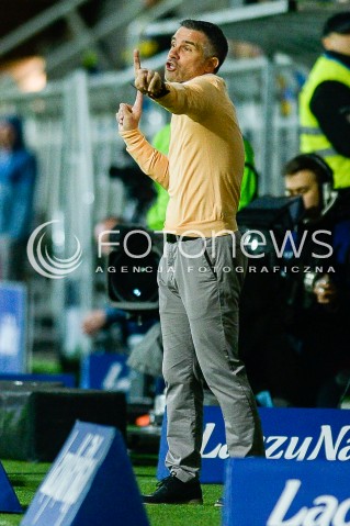  17.04.2018 GDYNIA <br />PILKA NOZNA - PUCHAR POLSKI PZPN<br />POLFINAL MECZ DRUGI<br />MECZ ARKA GDYNIA - KORONA KIELCE<br />N/Z TRENER GINO LETTIERI SYLWETKA<br /> 