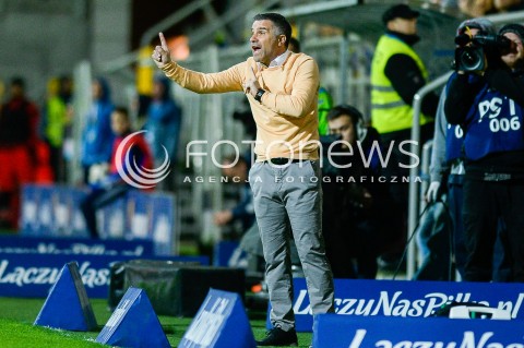  17.04.2018 GDYNIA <br />PILKA NOZNA - PUCHAR POLSKI PZPN<br />POLFINAL MECZ DRUGI<br />MECZ ARKA GDYNIA - KORONA KIELCE<br />N/Z TRENER GINO LETTIERI SYLWETKA EMOCJE<br /> 