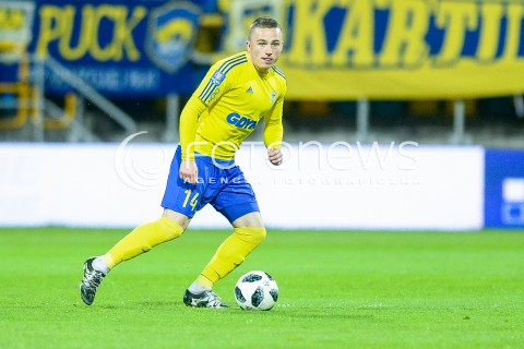  17.04.2018 GDYNIA <br />PILKA NOZNA - PUCHAR POLSKI PZPN<br />POLFINAL MECZ DRUGI<br />MECZ ARKA GDYNIA - KORONA KIELCE<br />N/Z MICHAL NALEPA SYLWETKA<br /> 