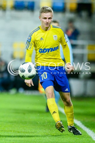  17.04.2018 GDYNIA <br />PILKA NOZNA - PUCHAR POLSKI PZPN<br />POLFINAL MECZ DRUGI<br />MECZ ARKA GDYNIA - KORONA KIELCE<br />N/Z MATEUSZ SZWOCH SYLWETKA<br /> 