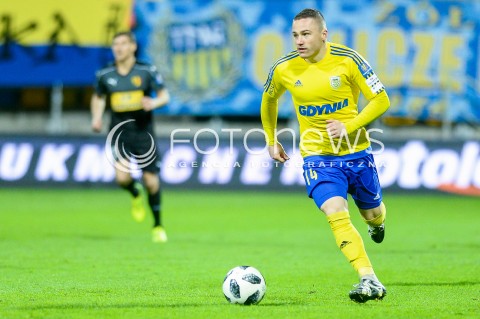  17.04.2018 GDYNIA <br />PILKA NOZNA - PUCHAR POLSKI PZPN<br />POLFINAL MECZ DRUGI<br />MECZ ARKA GDYNIA - KORONA KIELCE<br />N/Z MICHAL NALEPA SYLWETKA<br /> 