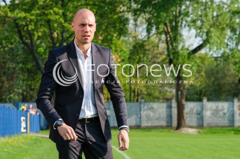  21.04.2018 JAROSLAW <br />PILKA NOZNA III LIGA 2017/2018 GRUPA IV <br />MECZ JKS 1909 JAROSLAW - MOTOR LUBLIN <br />N/Z PIOTR ZASADA - I TRENER SYLWETKA <br /> 