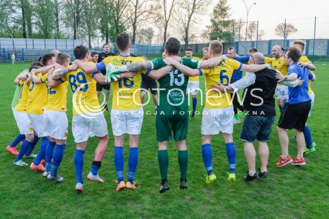  21.04.2018 JAROSLAW <br />PILKA NOZNA III LIGA 2017/2018 GRUPA IV <br />MECZ JKS 1909 JAROSLAW - MOTOR LUBLIN <br />N/Z RADOSC PILKARZY MOTORU LUBLIN PO ZWYCIESTWIE<br /> 