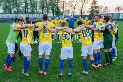  21.04.2018 JAROSLAW <br />PILKA NOZNA III LIGA 2017/2018 GRUPA IV <br />MECZ JKS 1909 JAROSLAW - MOTOR LUBLIN <br />N/Z RADOSC PILKARZY MOTORU LUBLIN PO ZWYCIESTWIE<br /> 