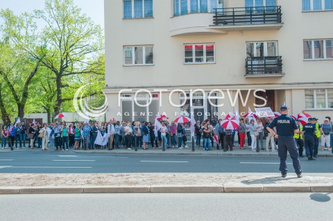  21.04.2018 WARSZAWA <br />OGOLNOPOLSKA MANIFESTACJA NAUCZYCIELI I PRACOWNIKOW OSWIATY POD MINISTERSTWEM EDUKACJI NARODOWEJ <br />N/Z PROTESTUJACY NAUCZYCIELE <br /> 