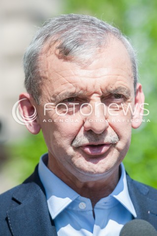  21.04.2018 WARSZAWA <br />OGOLNOPOLSKA MANIFESTACJA NAUCZYCIELI I PRACOWNIKOW OSWIATY POD MINISTERSTWEM EDUKACJI NARODOWEJ<br />N/Z PREZES ZNP SLAWOMIR BRONIARZ<br /> 