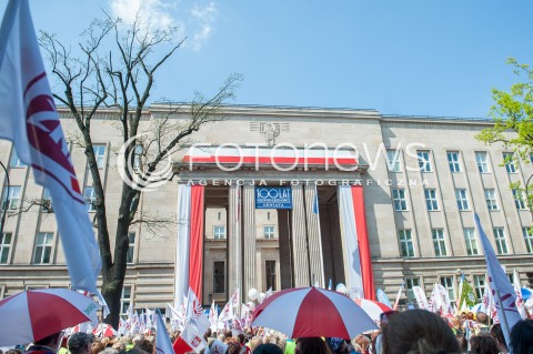  21.04.2018 WARSZAWA <br />OGOLNOPOLSKA MANIFESTACJA NAUCZYCIELI I PRACOWNIKOW OSWIATY POD MINISTERSTWEM EDUKACJI NARODOWEJ <br />N/Z PROTESTUJACY NAUCZYCIELE <br /> 
