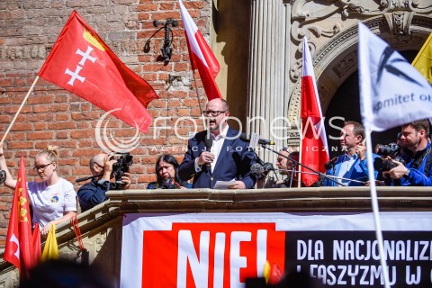  21.04.2018 GDANSK <br />DEMONSTRACJA GDANSK MOWI NIE DLA NACJONALIZMU I FASZYZMU<br />N/Z PREZYDENT GDANSKA PAWEL ADAMOWICZ<br /> 