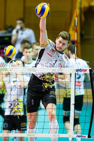  21.04.2018 GDYNIA<br />SIATKOWKA - PLAY OFF<br />PLUS LIGA SEZON 2017/2018<br />MECZ TREFL GDANSK - JASTRZEBSKI WEGIEL<br />N/Z PIOTR NOWAKOWSKI<br /> 