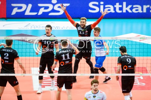  21.04.2018 GDYNIA<br />SIATKOWKA - PLAY OFF<br />PLUS LIGA SEZON 2017/2018<br />MECZ TREFL GDANSK - JASTRZEBSKI WEGIEL<br />N/Z MACIEJ MUZAJ LUKAS KAMPA WOJCIECH SOBALA SALVADOR HIDALGO OLIVA JASON DE ROCCO JAKUB POPIWCZAK RADOSC<br /> 
