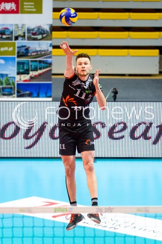  21.04.2018 GDYNIA<br />SIATKOWKA - PLAY OFF<br />PLUS LIGA SEZON 2017/2018<br />MECZ TREFL GDANSK - JASTRZEBSKI WEGIEL<br />N/Z WOJCIECH SOBALA SYLWETKA<br /> 