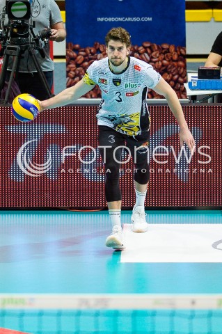  21.04.2018 GDYNIA<br />SIATKOWKA - PLAY OFF<br />PLUS LIGA SEZON 2017/2018<br />MECZ TREFL GDANSK - JASTRZEBSKI WEGIEL<br />N/Z TJ SANDERS SYLWETKA<br /> 