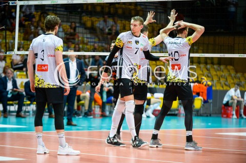  21.04.2018 GDYNIA<br />SIATKOWKA - PLAY OFF<br />PLUS LIGA SEZON 2017/2018<br />MECZ TREFL GDANSK - JASTRZEBSKI WEGIEL<br />N/Z TJ SANDERS DAMIAN SCHULZ DANIEL MCDONELL<br /> 