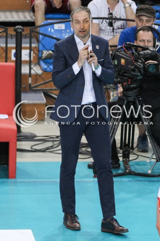  22.04.2018 RZESZOW<br />SIATKOWKA PLUSLIGA 2017/2018 MEN VOLLEYBALL POLAND POLISH PLUS LIGA LEAGUE SEASON 2017/2018<br />FAZA PLAY-OFF - CWIERCFINAL - 3. MECZ<br />MECZ ASSECO RESOVIA RZESZOW - INDYKPOL AZS OLSZTYN <br />N/Z ANDRZEJ KOWAL - I TRENER ( HEAD COACH ) SYLWETKA <br /> 