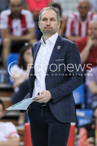  22.04.2018 RZESZOW<br />SIATKOWKA PLUSLIGA 2017/2018 MEN VOLLEYBALL POLAND POLISH PLUS LIGA LEAGUE SEASON 2017/2018<br />FAZA PLAY-OFF - CWIERCFINAL - 3. MECZ<br />MECZ ASSECO RESOVIA RZESZOW - INDYKPOL AZS OLSZTYN <br />N/Z ANDRZEJ KOWAL - I TRENER ( HEAD COACH ) SYLWETKA <br /> 