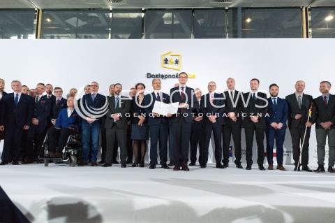  23.04.2018 WARSZAWA<br />KONFERENCJA PROGRAM DOSTEPNOSC PLUS 2018-2025<br />N/Z UCZESTNICY WYDARZENIA SYGNATARIUSZE UMOWY PREMIER MATEUSZ MORAWIECKI<br /> 