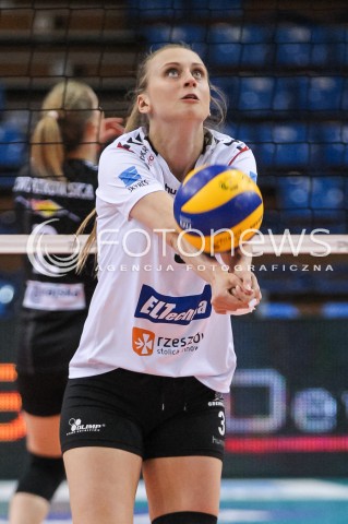  23.04.2018 RZESZOW <br />SIATKOWKA LIGA SIATKOWKI KOBIET LSK 2017/2018 WOMEN VOLLEYBALL POLAND POLISH LEAGUE <br />FAZA PLAYOFF - POLFINAL - 3. MECZ<br />MECZ DEVELOPRES SKYRES RZESZOW - LKS COMMERCECON LODZ <br />N/Z MONIKA PTAK SYLWETKA <br /> 