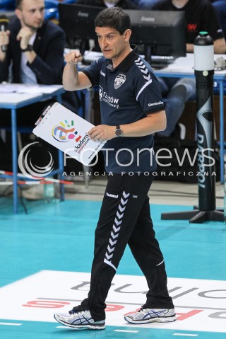  23.04.2018 RZESZOW <br />SIATKOWKA LIGA SIATKOWKI KOBIET LSK 2017/2018 WOMEN VOLLEYBALL POLAND POLISH LEAGUE <br />FAZA PLAYOFF - POLFINAL - 3. MECZ<br />MECZ DEVELOPRES SKYRES RZESZOW - LKS COMMERCECON LODZ <br />N/Z LORENZO MICELLI - I TRENER ( HEAD COACH ) SYLWETKA <br /> 