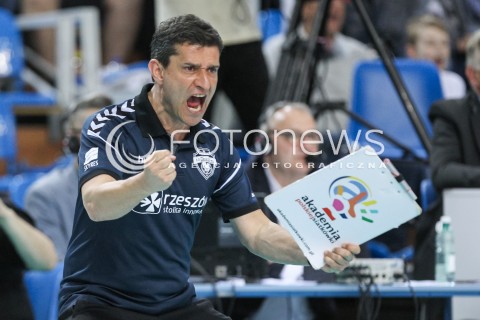  23.04.2018 RZESZOW <br />SIATKOWKA LIGA SIATKOWKI KOBIET LSK 2017/2018 WOMEN VOLLEYBALL POLAND POLISH LEAGUE <br />FAZA PLAYOFF - POLFINAL - 3. MECZ<br />MECZ DEVELOPRES SKYRES RZESZOW - LKS COMMERCECON LODZ <br />N/Z LORENZO MICELLI - I TRENER ( HEAD COACH ) SYLWETKA RADOSC EMOCJE <br /> 