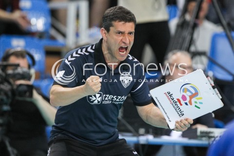  23.04.2018 RZESZOW <br />SIATKOWKA LIGA SIATKOWKI KOBIET LSK 2017/2018 WOMEN VOLLEYBALL POLAND POLISH LEAGUE <br />FAZA PLAYOFF - POLFINAL - 3. MECZ<br />MECZ DEVELOPRES SKYRES RZESZOW - LKS COMMERCECON LODZ <br />N/Z LORENZO MICELLI - I TRENER ( HEAD COACH ) SYLWETKA RADOSC EMOCJE <br /> 