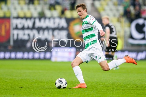  23.04.2018 GDANSK<br />PILKA NOZNA - EKSTRAKLASA SEZON 2017/2018<br />MECZ LECHIA GDANSK - CRACOVIA KRAKOW<br />N/Z PATRYK LIPSKI SYLWETKA<br /> 