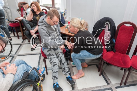  24.04.2018 WARSZAWA SEJM<br />PROTEST NIEPELNOSPRAWNYCH W SEJMIE<br />N/Z UCZESTNICY WYDARZENIA NIEPELNOSPRAWNI DOROSLI Z RODZICAMI<br /> 