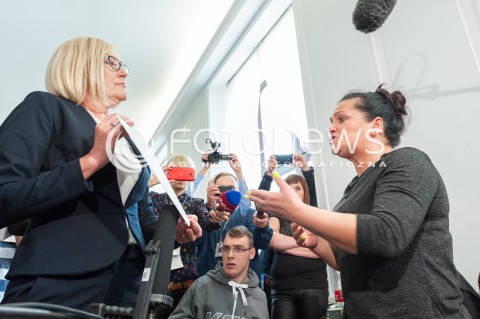  24.04.2018 WARSZAWA SEJM<br />PROTEST NIEPELNOSPRAWNYCH W SEJMIE<br />N/Z JOANNA KOPCINSKA RZECZNIK RZADU UCZESTNICY WYDARZENIA NIEPELNOSPRAWNI DOROSLI Z RODZICAMI<br /> 